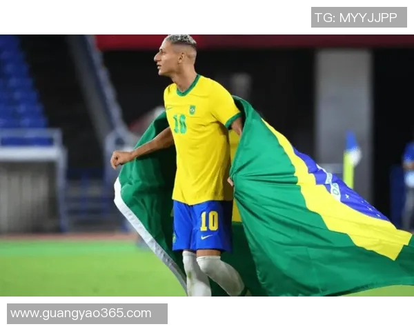 足球巨星的传奇之路:从青涩少年到全球瞩目的足球偶像